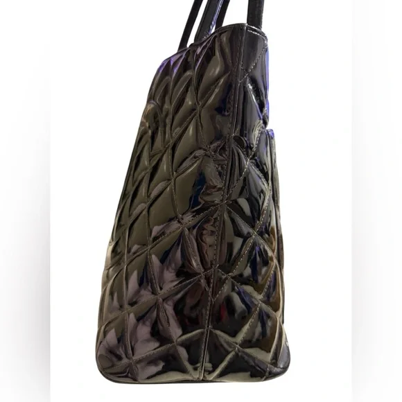 Auth CHANEL medallion tote glossy patent leather Black quilted CC vintage Bag - Picture 8 of 16